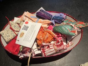 Free Cloth Gift Wrap Kits Available